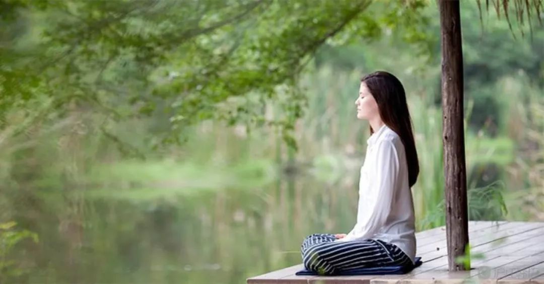 Sống chậm trong ngày mưa giúp tâm trí yên an, năng lượng trở lại.