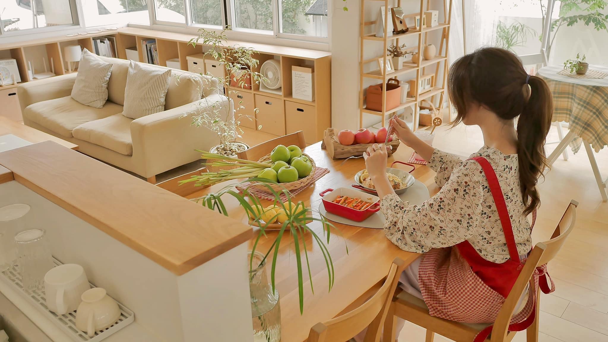Âm nhạc, hương thơm và ánh sáng – bộ ba giúp tâm trí an yên trong ngày mưa gió.