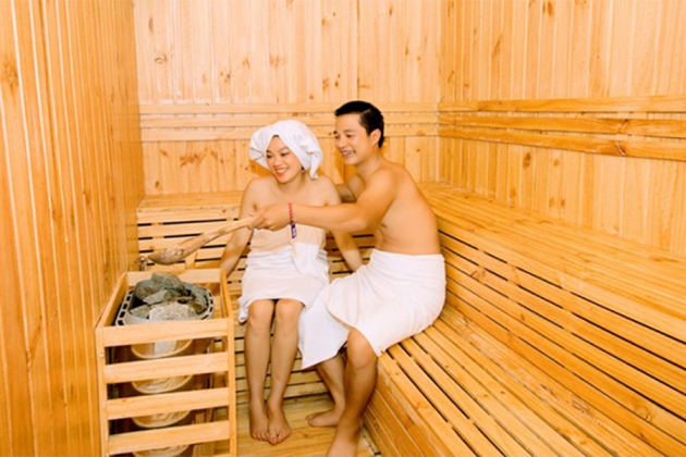 Hồng ngoại xa giúp thư giãn cơ, giảm đau vai gáy cho người ngồi máy tính lâu