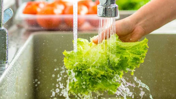 Ngâm Rau Càng Lâu Có Thực Sự Sạch? Cách Rửa Rau Đúng