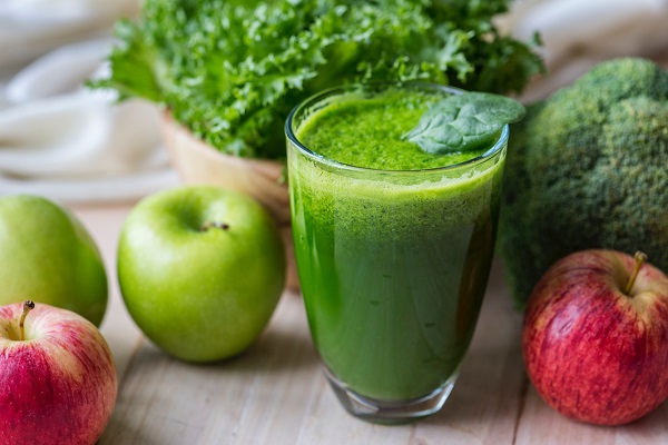 Sinh tố tươi giàu chất xơ và vitamin giúp chống lão hóa tự nhiên